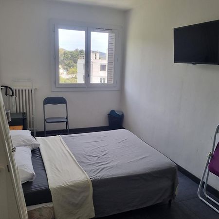 New Cheap Private Room, Kitchen , Overwieuw Sea,Tram On Spot, 12 Minutes From Nice Train Station With Tram , Beach In 17 Min Tram , Chambre Privee Pas Cher, Cuisine Equipee , Tram Sur Place, Apercu Mer, 12 Min De La Gare De Nice Avec Le Tram, 17 Min Exterior photo