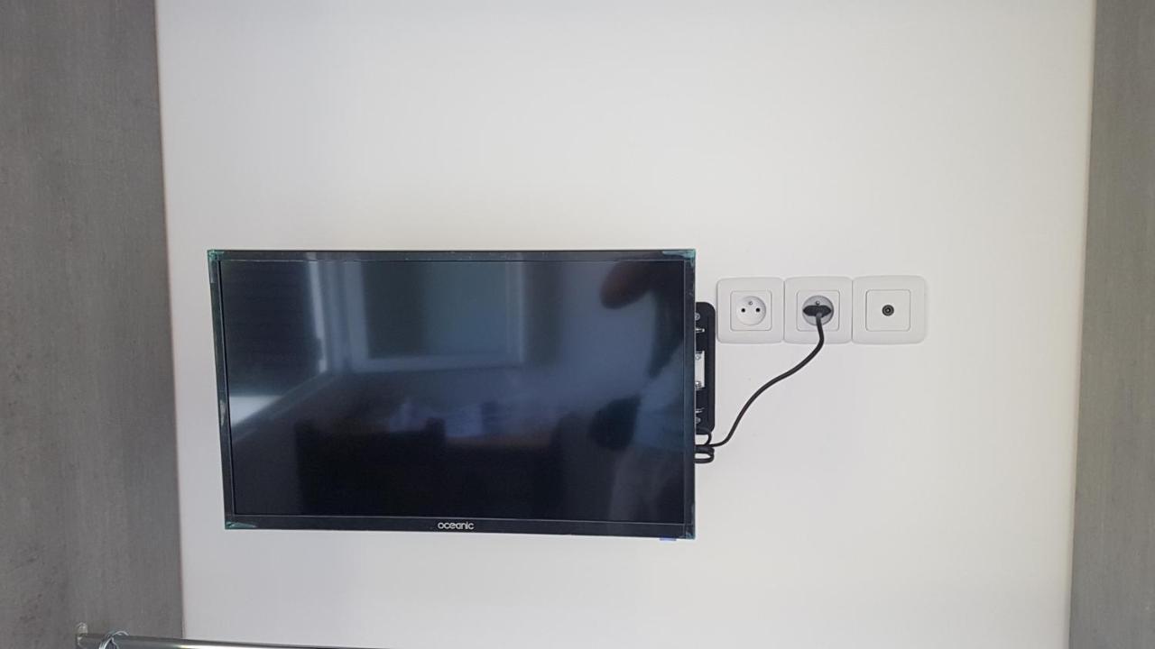 New Cheap Private Room, Kitchen , Overwieuw Sea,Tram On Spot, 12 Minutes From Nice Train Station With Tram , Beach In 17 Min Tram , Chambre Privee Pas Cher, Cuisine Equipee , Tram Sur Place, Apercu Mer, 12 Min De La Gare De Nice Avec Le Tram, 17 Min Exterior photo