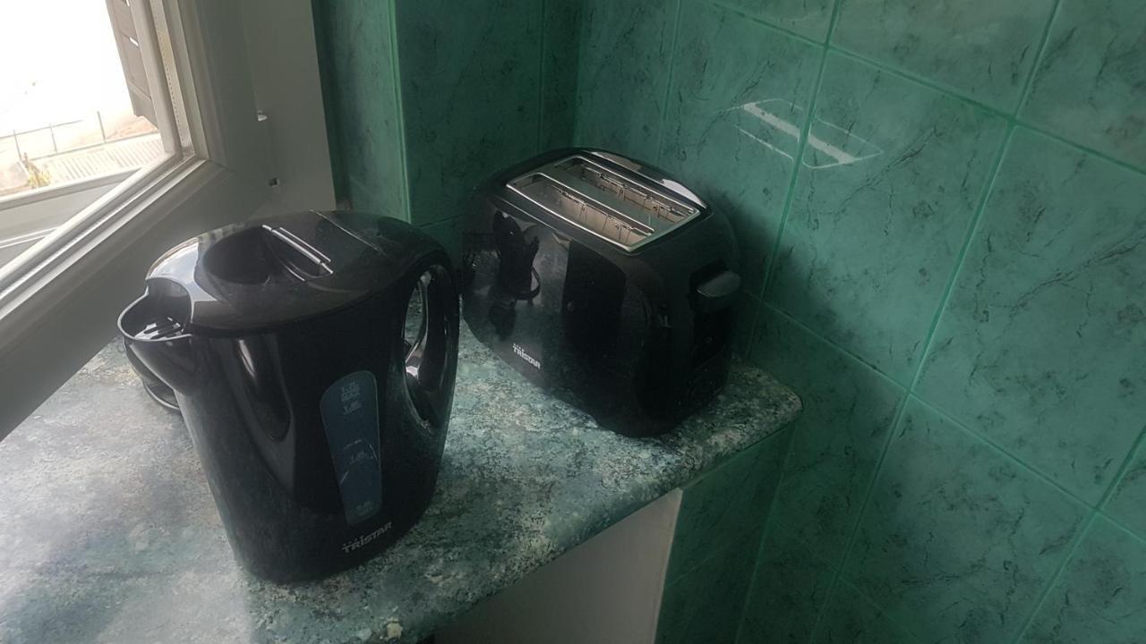 New Cheap Private Room, Kitchen , Overwieuw Sea,Tram On Spot, 12 Minutes From Nice Train Station With Tram , Beach In 17 Min Tram , Chambre Privee Pas Cher, Cuisine Equipee , Tram Sur Place, Apercu Mer, 12 Min De La Gare De Nice Avec Le Tram, 17 Min Exterior photo
