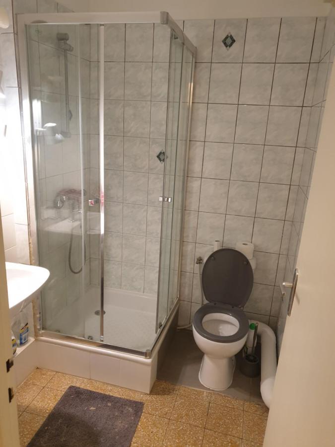 New Cheap Private Room, Kitchen , Overwieuw Sea,Tram On Spot, 12 Minutes From Nice Train Station With Tram , Beach In 17 Min Tram , Chambre Privee Pas Cher, Cuisine Equipee , Tram Sur Place, Apercu Mer, 12 Min De La Gare De Nice Avec Le Tram, 17 Min Exterior photo
