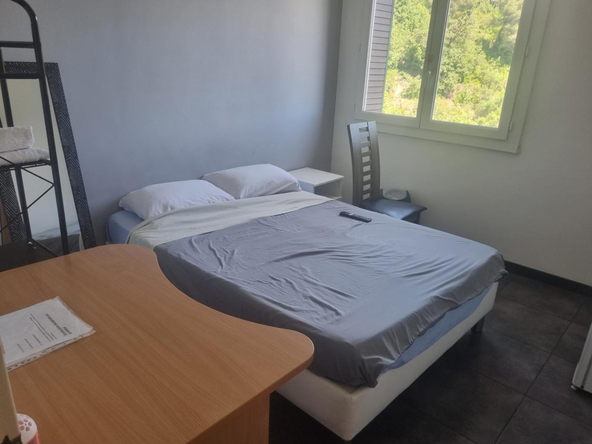 New Cheap Private Room, Kitchen , Overwieuw Sea,Tram On Spot, 12 Minutes From Nice Train Station With Tram , Beach In 17 Min Tram , Chambre Privee Pas Cher, Cuisine Equipee , Tram Sur Place, Apercu Mer, 12 Min De La Gare De Nice Avec Le Tram, 17 Min Room photo