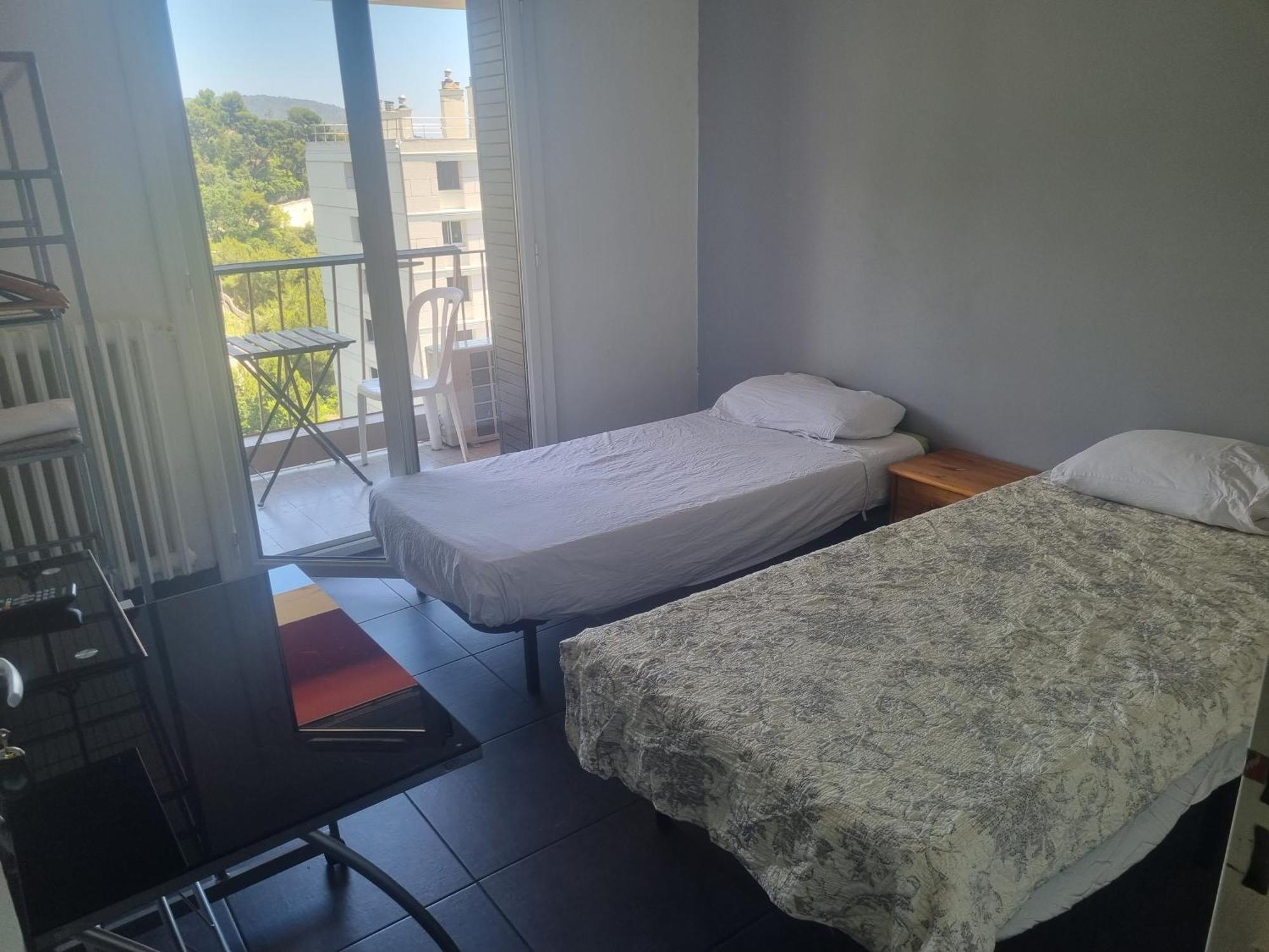 New Cheap Private Room, Kitchen , Overwieuw Sea,Tram On Spot, 12 Minutes From Nice Train Station With Tram , Beach In 17 Min Tram , Chambre Privee Pas Cher, Cuisine Equipee , Tram Sur Place, Apercu Mer, 12 Min De La Gare De Nice Avec Le Tram, 17 Min Room photo